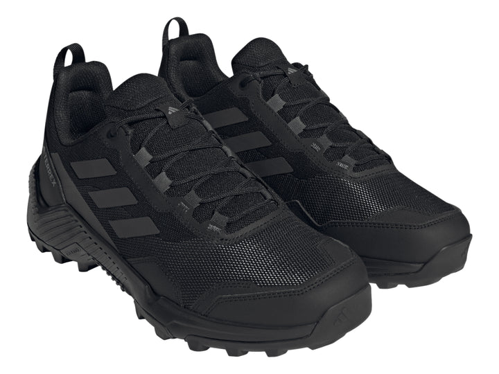 Tenis deportivos Adidas Terrex Eastrail 2 en color negro con suela rugosa.