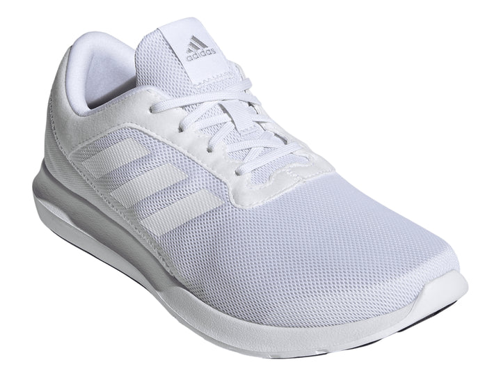 Tenis deportivos Adidas Coreacer en color blanco con detalles plateados y suela blanca.