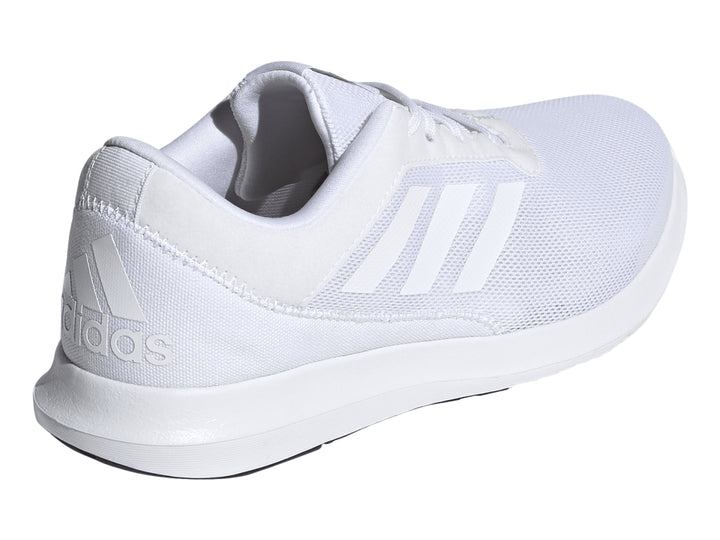 Tenis deportivos Adidas Coreacer en color blanco con detalles plateados y suela blanca.