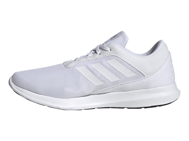 Tenis deportivos Adidas Coreacer en color blanco con detalles plateados y suela blanca.