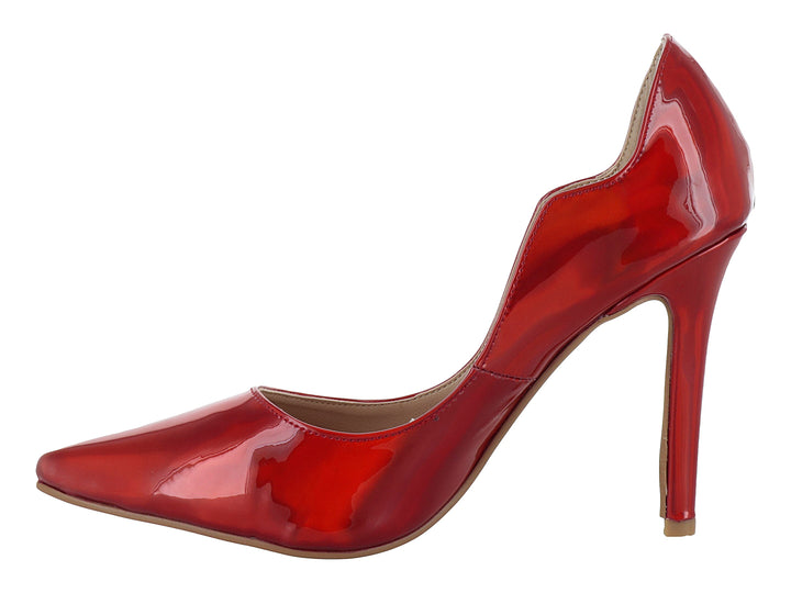 Zapato de tacón alto color rojo escarlata con acabado brillante y punta fina para mujer.