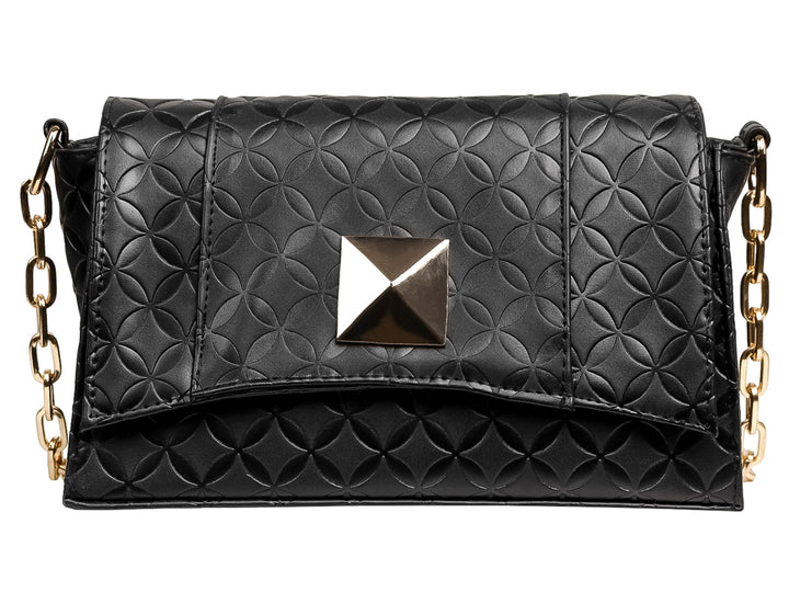 Bolso de hombro Ferretina color negro con textura geométrica, cierre decorativo dorado y correa de cadena.