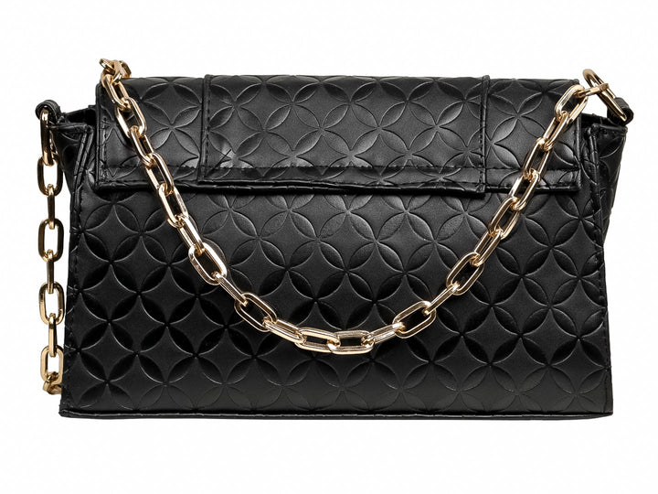 Bolso de hombro Ferretina color negro con textura geométrica, cierre decorativo dorado y correa de cadena.