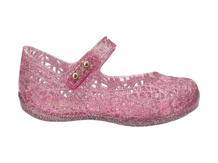 Sandalia rosa brillante para niña de la marca Mini Melissa con diseño calado y correa ajustable.
