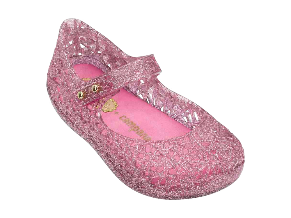 Sandalia rosa brillante para niña de la marca Mini Melissa con diseño calado y correa ajustable.