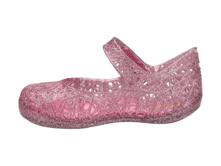Sandalia rosa brillante para niña de la marca Mini Melissa con diseño calado y correa ajustable.