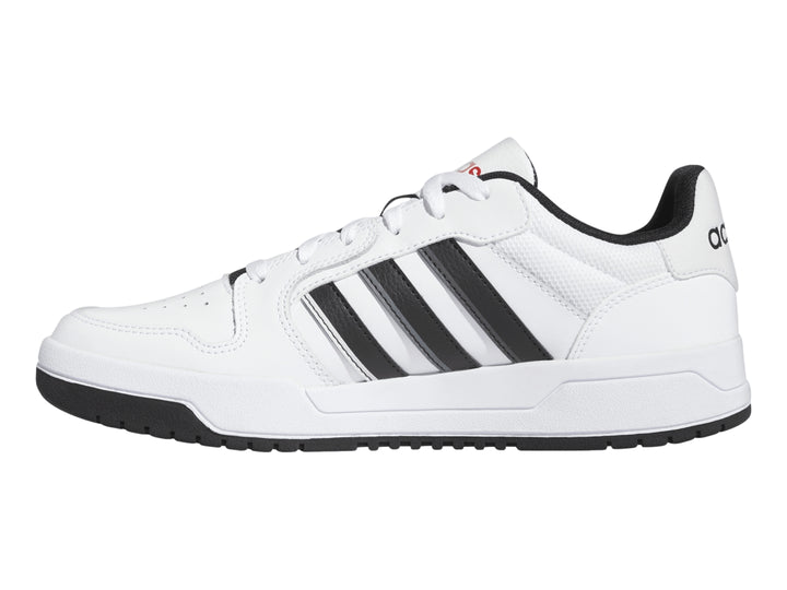 Tenis Adidas Entrap blancos con franjas negras y grises, suela negra y detalle azul en la base.