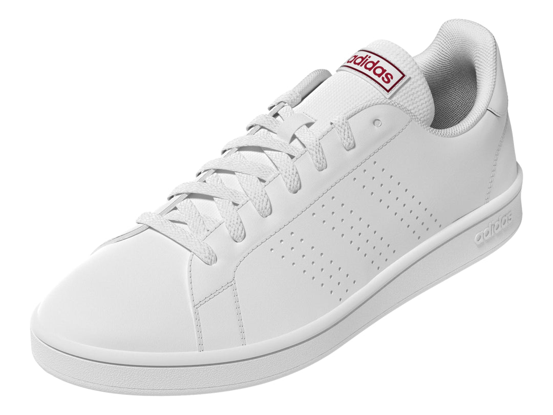Tenis Adidas Advantage Base en color blanco con detalles rojos mínimos y suela blanca.