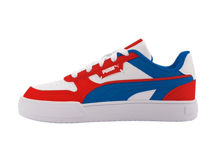 Tenis PUMA Caven Dime PS para niños en colores blanco, azul y rojo con suela blanca.