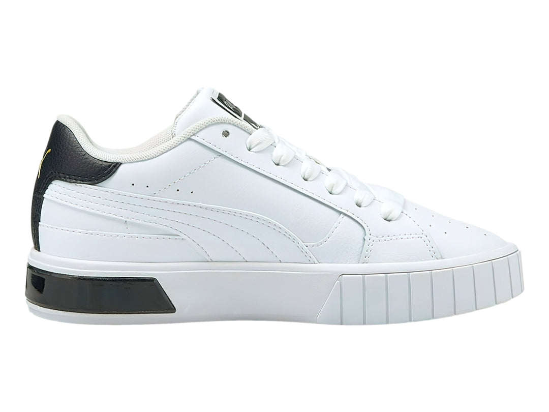 Tenis PUMA Cali Star JR color blanco con detalles negros y suela de plataforma.