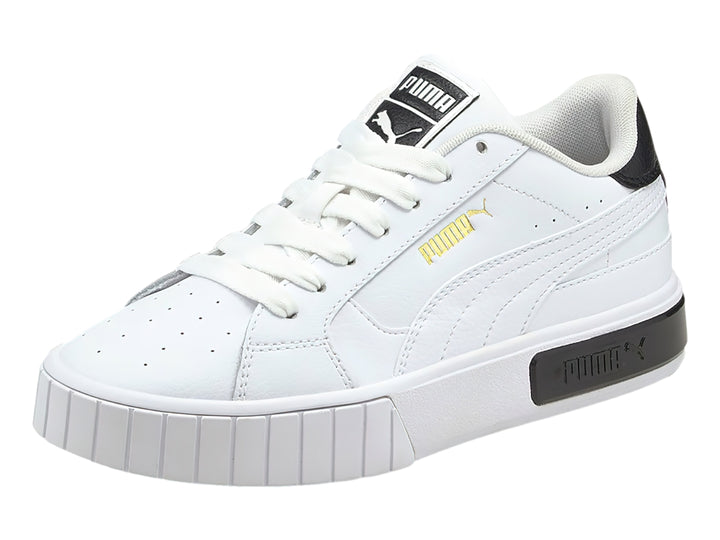 Tenis PUMA Cali Star JR color blanco con detalles negros y suela de plataforma.
