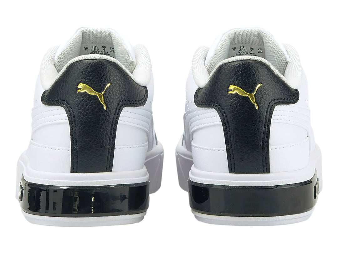 Tenis PUMA Cali Star JR color blanco con detalles negros y suela de plataforma.