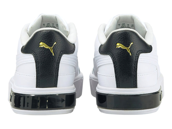 Tenis PUMA Cali Star JR color blanco con detalles negros y suela de plataforma.
