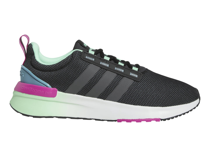 Tenis deportivos Adidas negros con franjas grises, suela blanca y acentos en rosa y verde menta.