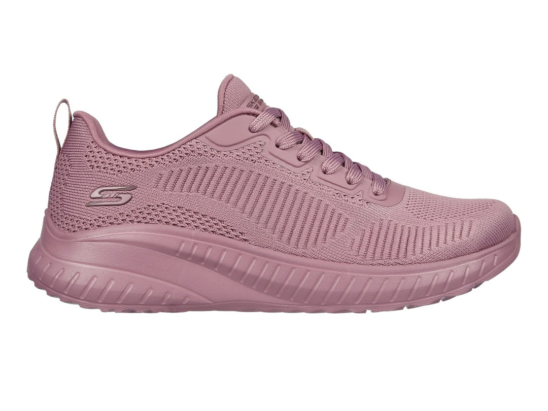 Tenis SKECHERS BOBS SQUAD CHAOS color rosa con acabado tejido y suela gruesa.