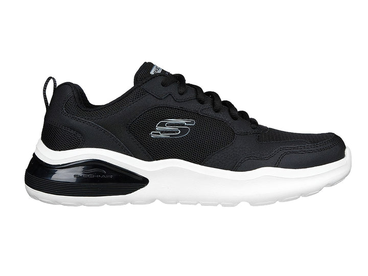 Tenis deportivos Skechers color negro con suela blanca y cámara de aire en el talón.