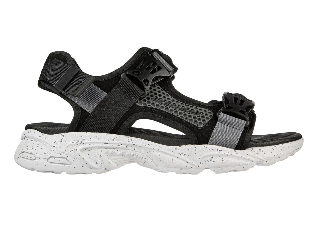 Sandalia deportiva Skechers en color negro y gris con suela blanca moteada y correas ajustables.