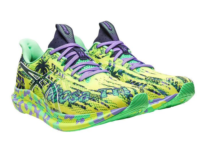 Tenis deportivos ASICS Noosa Tri 14 color amarillo con detalles púrpura y diseño gráfico de palmeras.