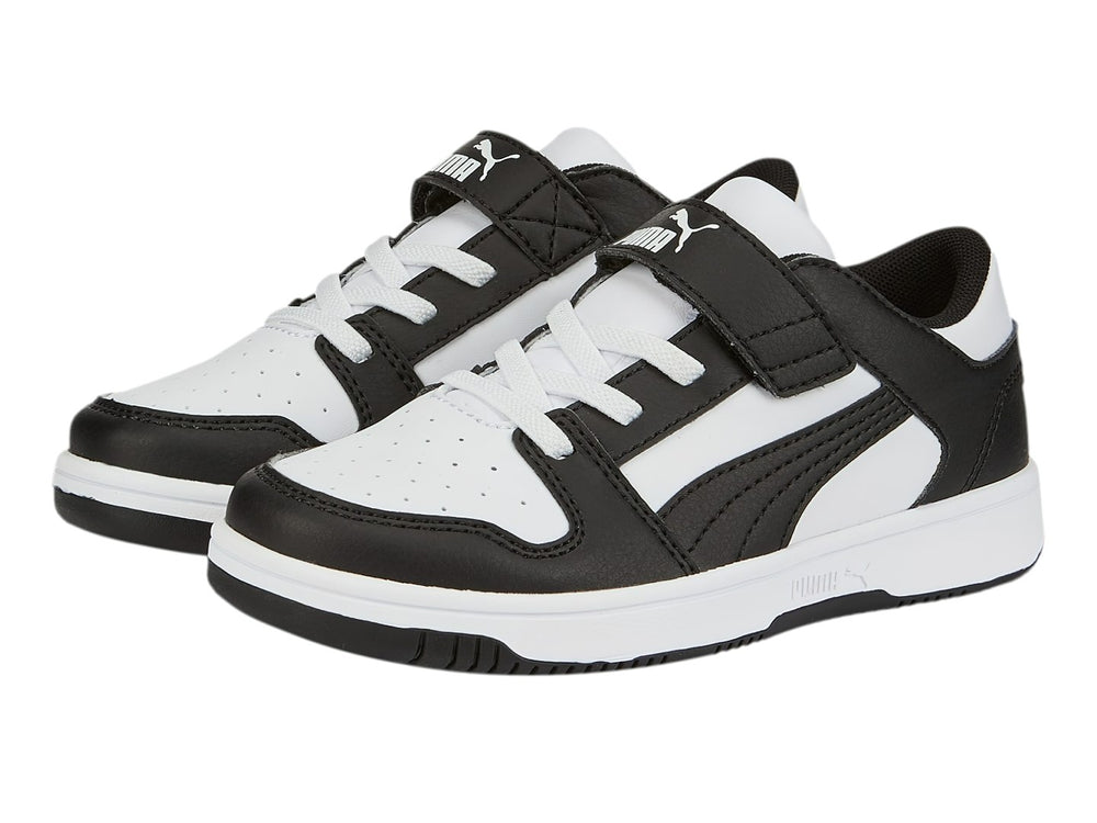 Tenis PUMA Rebound Layup para Niño en colores blanco y negro con correa y cordones.