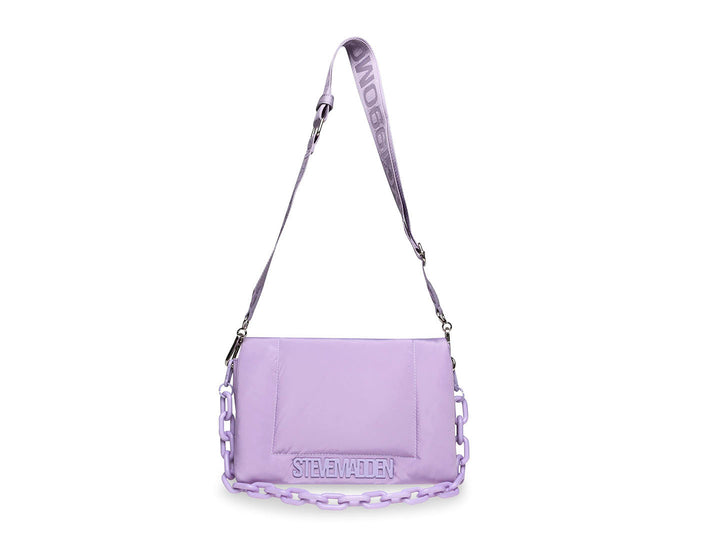 Bolso Steve Madden BCloud color morado con correa ancha y detalle de cadena en la base.