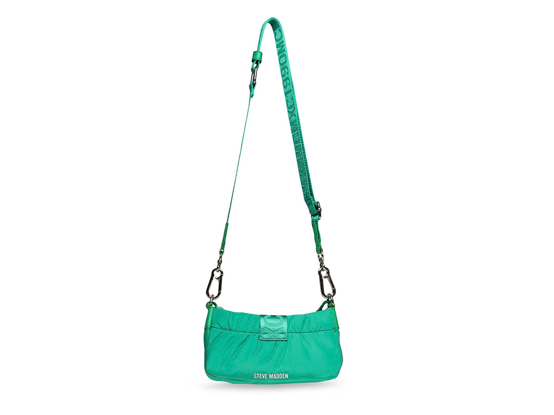 Bolso verde de Steve Madden con correa ancha y detalle de cadena plateada.