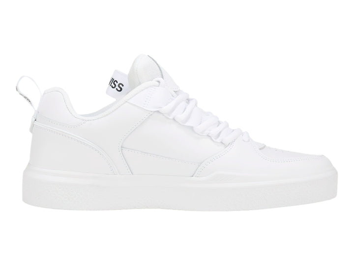 Tenis deportivos K-SWISS color blanco total con suela plana y agujetas coordinadas.