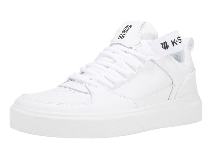 Tenis deportivos K-SWISS color blanco total con suela plana y agujetas coordinadas.