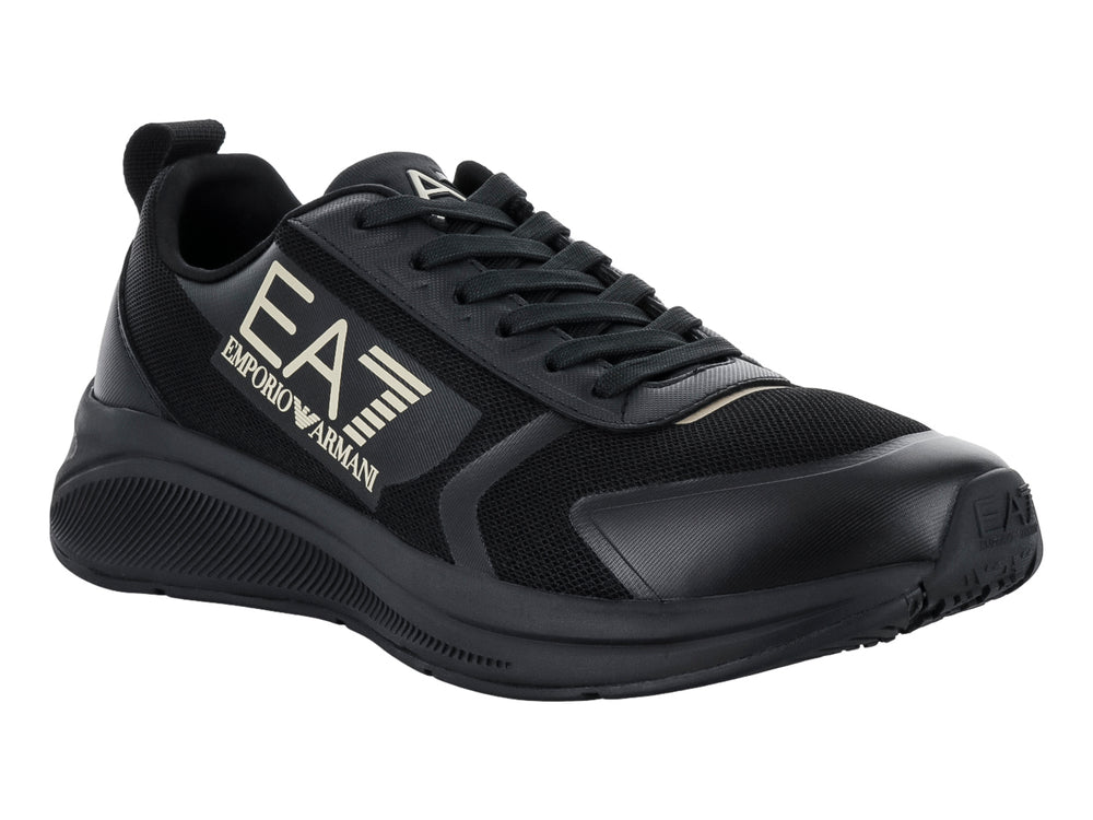 Tenis deportivos Emporio Armani color negro con logotipo dorado y agujetas.