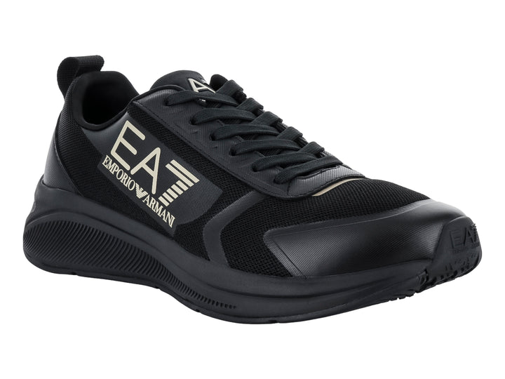 Tenis deportivos Emporio Armani color negro con logotipo dorado y agujetas.