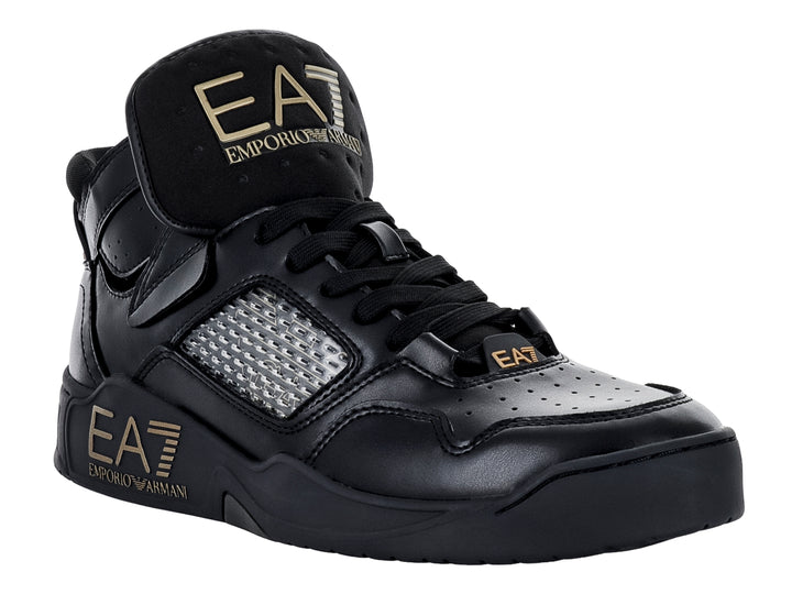 Tenis deportivos Emporio Armani en color negro con detalles dorados y panel lateral texturizado.