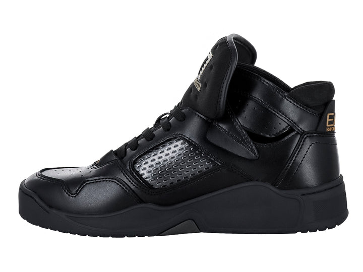 Tenis deportivos Emporio Armani en color negro con detalles dorados y panel lateral texturizado.