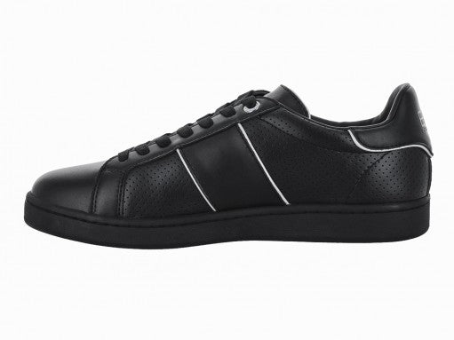 Tenis negros de cuero Emporio Armani con detalles blancos y textura perforada en los laterales.