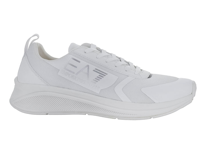 Tenis deportivos Emporio Armani en color blanco con detalles plateados y tejido de malla.