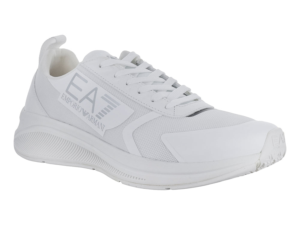 Tenis deportivos Emporio Armani en color blanco con detalles plateados y tejido de malla.