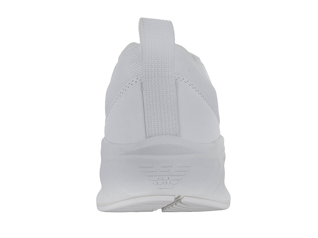 Tenis deportivos Emporio Armani en color blanco con detalles plateados y tejido de malla.