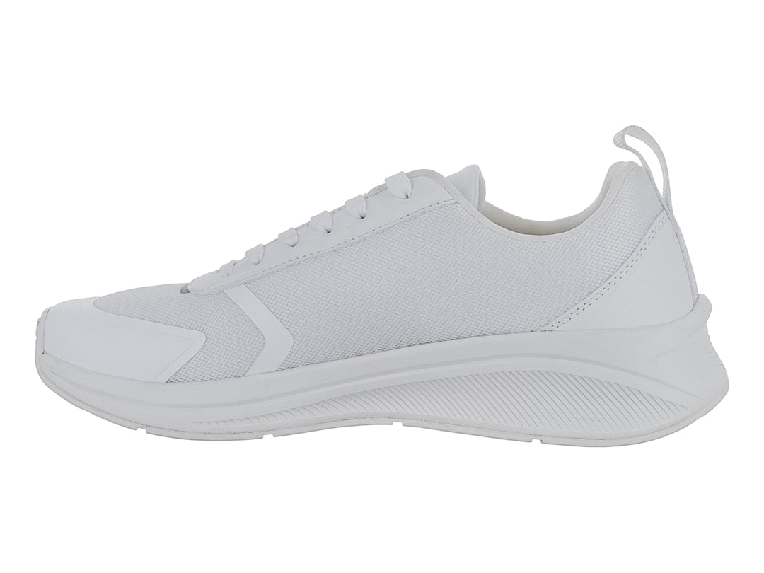 Tenis deportivos Emporio Armani en color blanco con detalles plateados y tejido de malla.