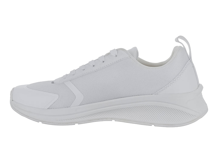 Tenis deportivos Emporio Armani en color blanco con detalles plateados y tejido de malla.