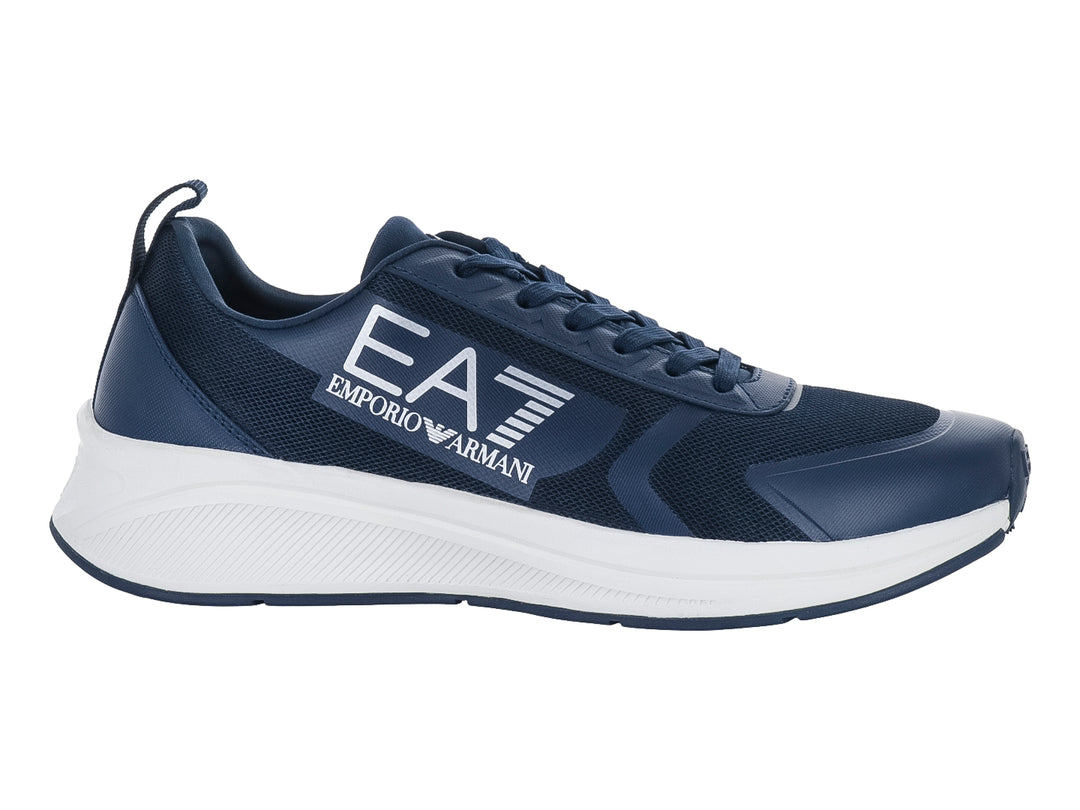 Tenis deportivos Emporio Armani en color azul marino con suela blanca y logotipo EA7 lateral.
