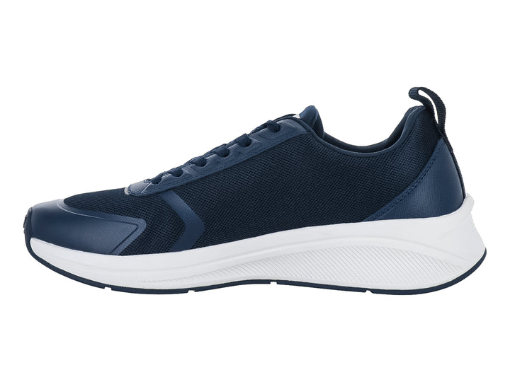 Tenis deportivos Emporio Armani en color azul marino con suela blanca y logotipo EA7 lateral.