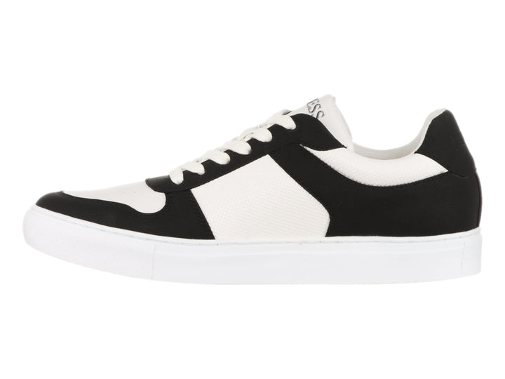 Tenis Guess de corte bajo en colores blanco y negro con suela blanca y logotipo lateral.