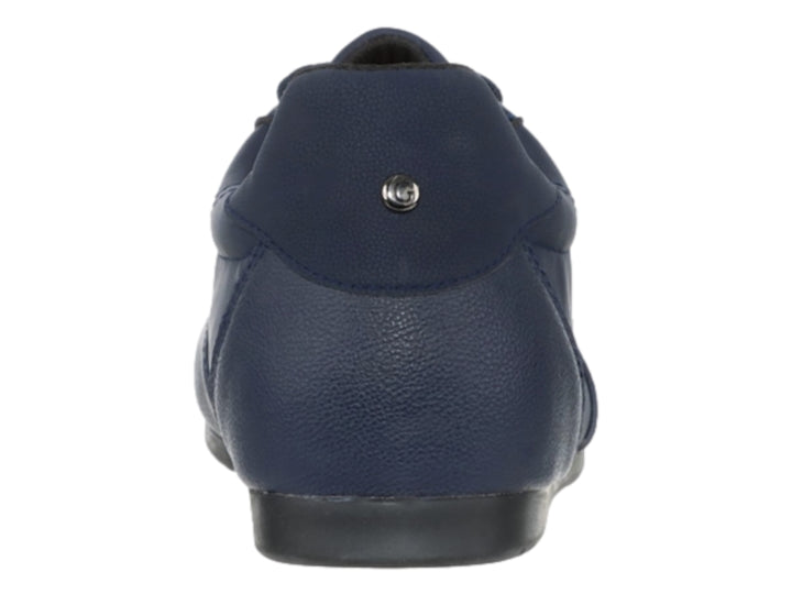 Tenis casuales de color azul marino marca Guess con cordones y suela oscura.