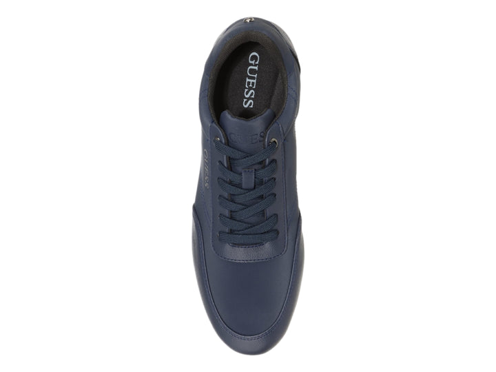Tenis casuales de color azul marino marca Guess con cordones y suela oscura.