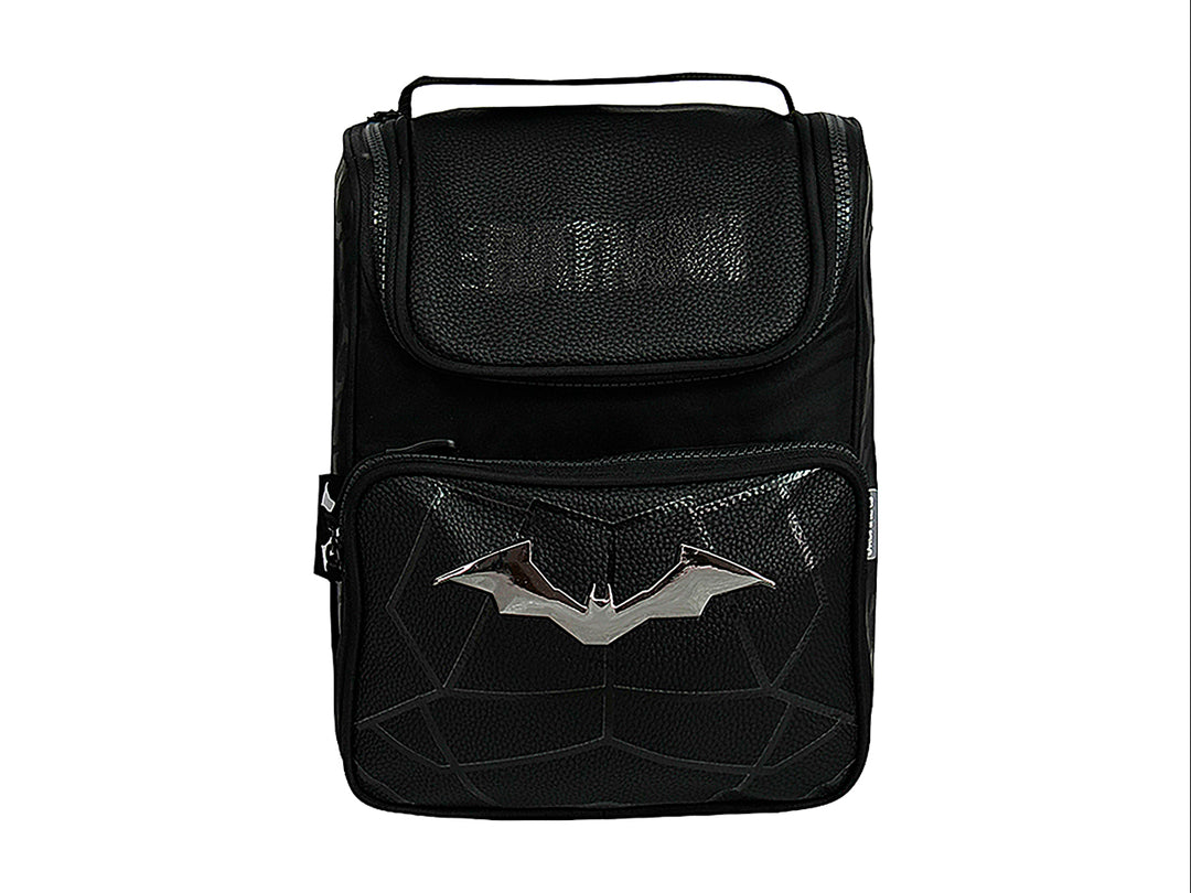 Lonchera negra de Batman para niño con emblema del murciélago en color plata y textura rugosa.