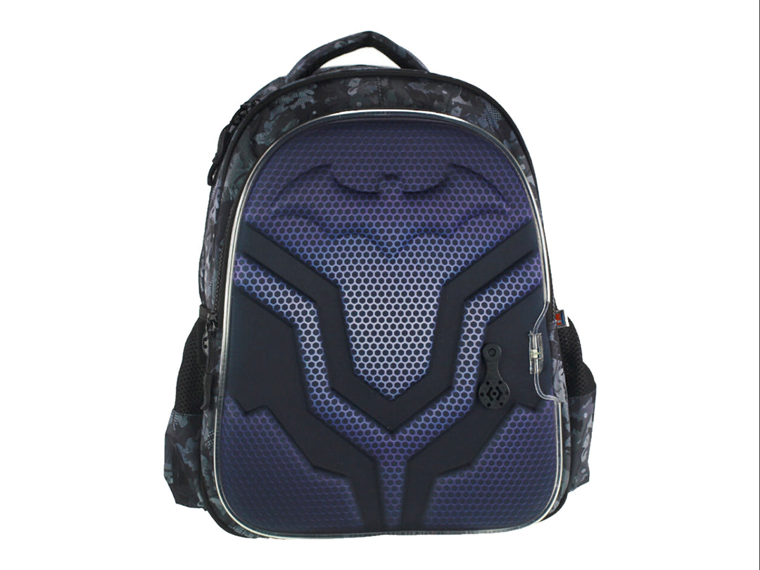 Mochila escolar negra y azul con diseño inspirado en Batman, textura de panal y detalles geométricos para niño.