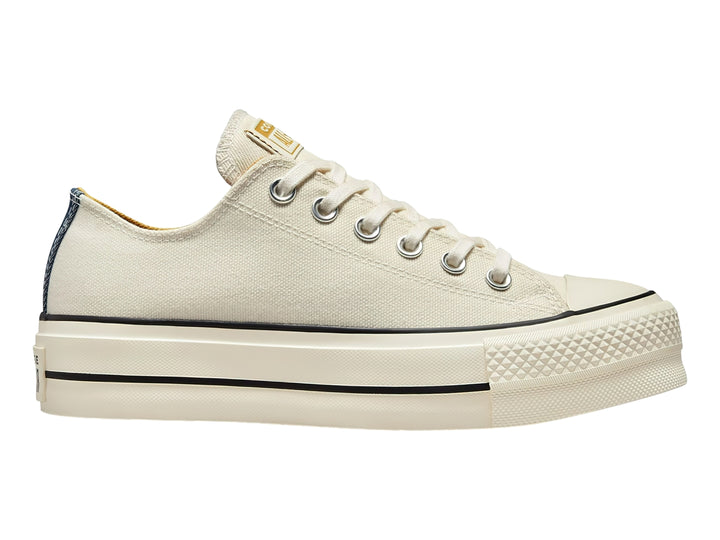 Tenis Converse Chuck Taylor All Star Lift color blanco roto con suela de plataforma y detalles en azul marino.