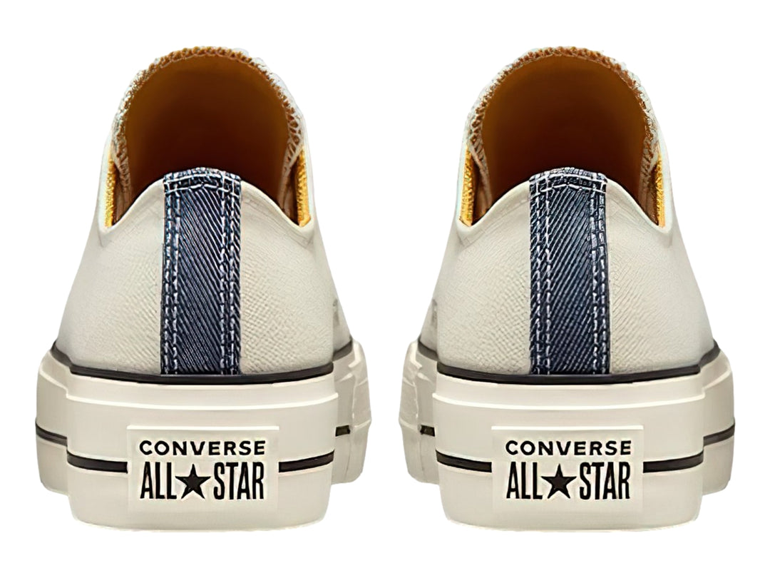 Tenis Converse Chuck Taylor All Star Lift color blanco roto con suela de plataforma y detalles en azul marino.