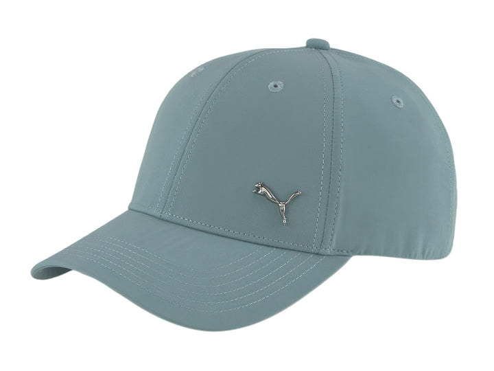 Gorra PUMA Metal Cat color adriatic con visera curva y logo metálico en el frente.