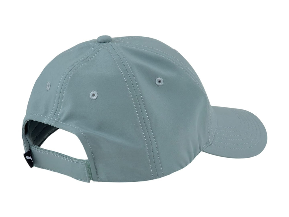 Gorra PUMA Metal Cat color adriatic con visera curva y logo metálico en el frente.