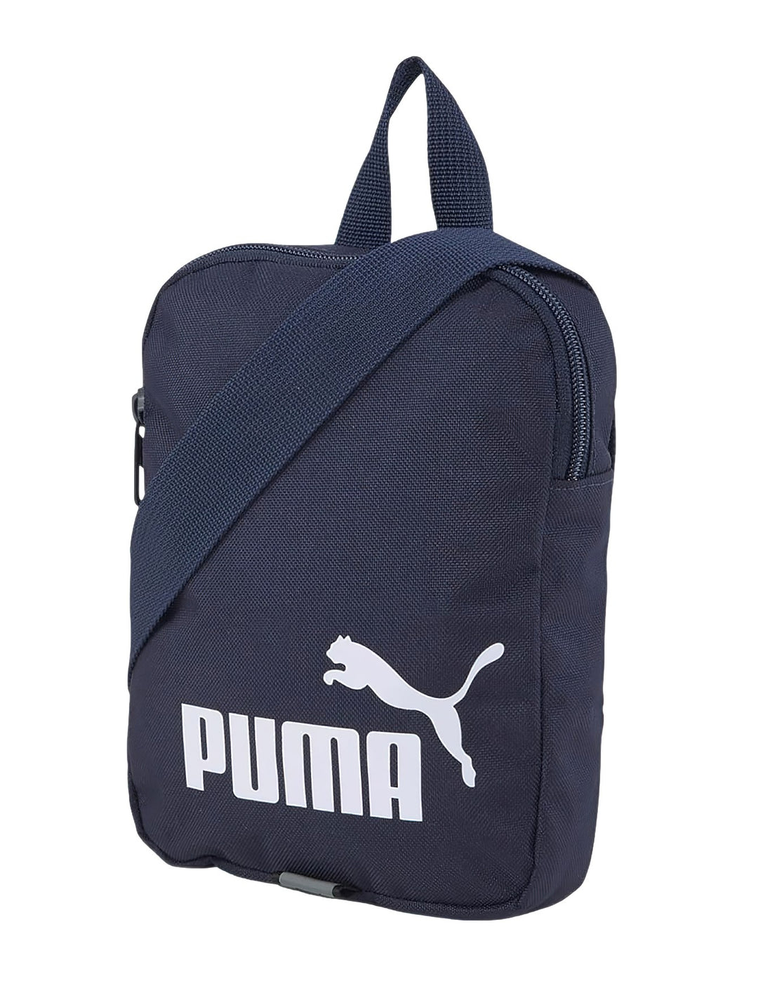 Bolso portable PUMA Phase en color azul navy con logotipo blanco frontal y correa ajustable.