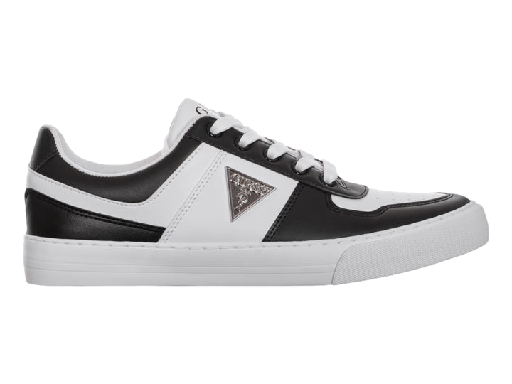 Tenis Guess modelo GM Minsk en colores blanco y negro con suela blanca y logotipo metálico lateral.